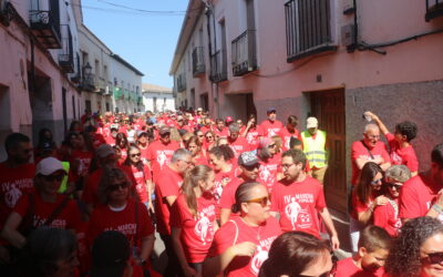 La marea roja inunda las calles de Valdemoro de su alegría a ritmo de batucada